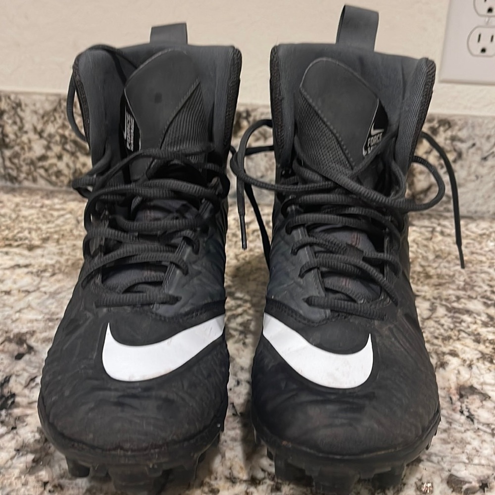 Men’s Nike High top Force Football cleats